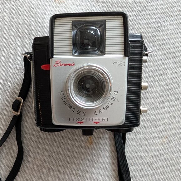 Vintage Kodak Brownie Starlet Camera c1957 - Picture 1 of 7